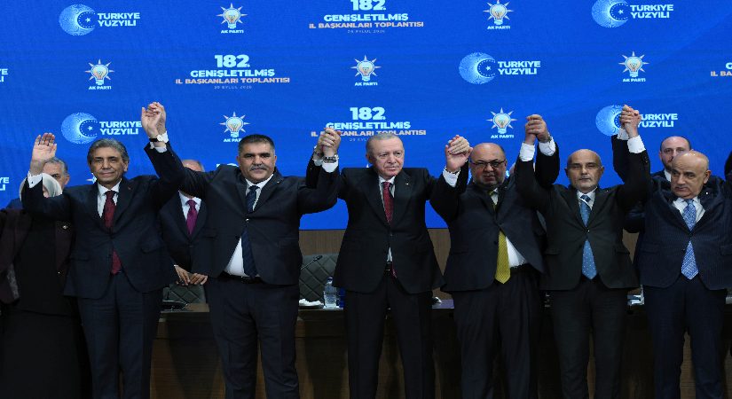Dokuz belediye başkanı AK Parti’ye katıldı