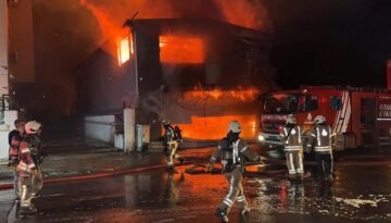 Esenyurt’ta iş yeri yangını. Lastikçi dükkanında çıktı, 5 iş yerine sıçradı