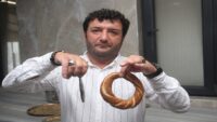 Ezber bozan lezzet. Ordu’da hamsili simit satılıyor
