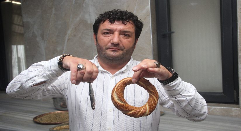 Ezber bozan lezzet. Ordu’da hamsili simit satılıyor