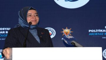 Fatma Betül Sayan Kaya: Tüm vazifelerimden affımı istedim