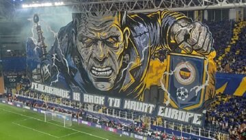 Fenerbahçe tribünlerinden Şampiyonlar Ligi’ne özel koreografi şovu!