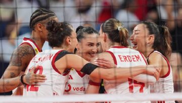 Filenin Sultanları, Avrupa Şampiyonası’nda finale yükseldi! Türkiye 3-0 Sırbistan (Voleybol maçı)