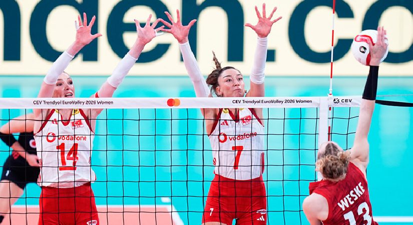Filenin Sultanları, Avrupa Şampiyonası’nda yarı finalde! (Türkiye 3-1 Almanya voleybol maçı)
