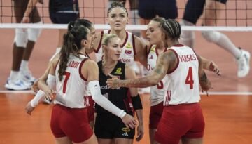 Filenin Sultanları Avrupa Şampiyonu! (İtalya 2-3 Türkiye voleybol maçı)