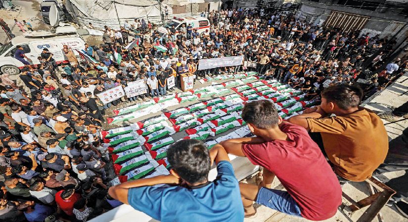 Gazze’de enkaz cenazeleri… 100 kişi daha defnedildi