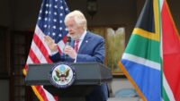 Güney Afrika ile ABD arasında toprak ıslahatı tansiyonu. Elçi üçüncü defa bakanlığa çağrıldı