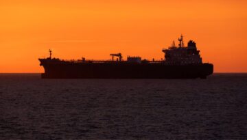 Hürmüz’de tanker vuruldu: Gemilere ihtar