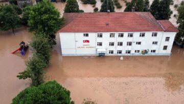 İmgeler Sakarya’dan: Yollar ve meskenler sular altında