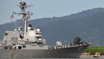 İran, ABD savaş gemilerinin Hürmüz’den çekildiğini öne sürdü