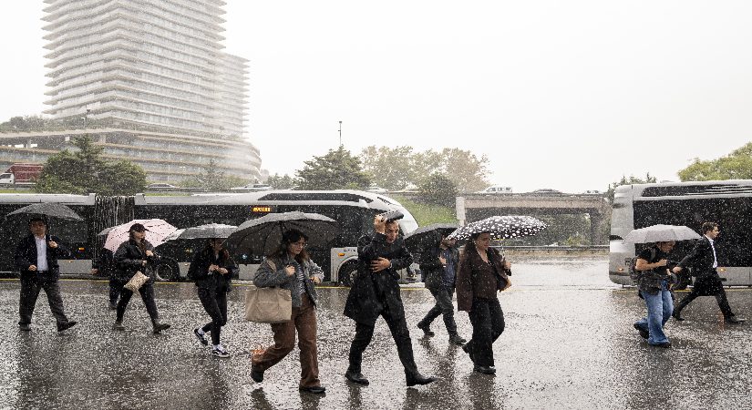 İstanbul için sarı kodlu ikaz: Saat muhakkak oldu, kuvvetli rüzgarla birlikte geliyor