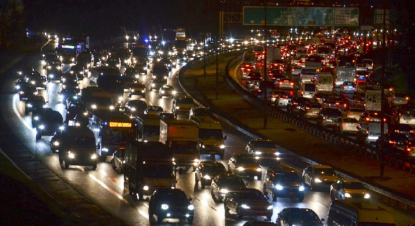 İstanbul’da 15 dakikalık yol 2,5 saate çıktı. Derz çalışmasının biteceği tarih belirli oldu