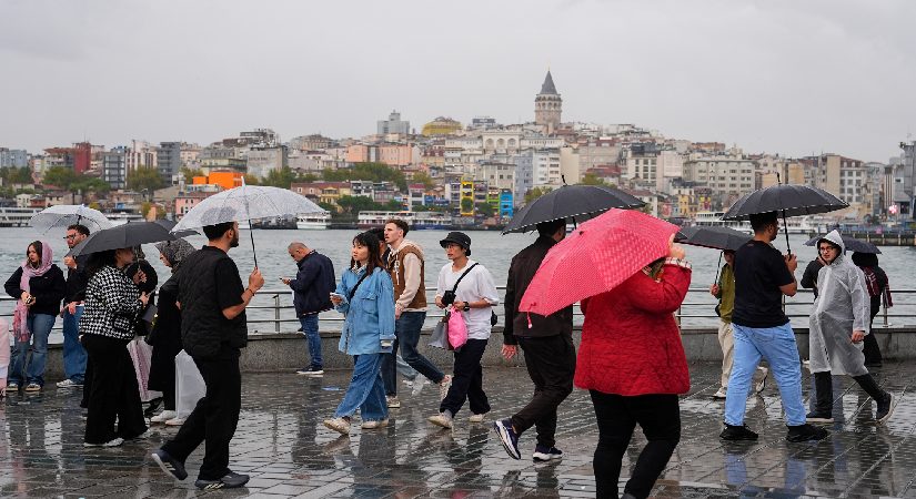 İstanbul’da kuvvetli sağanak. Valilikten 3 ilçe için ikaz