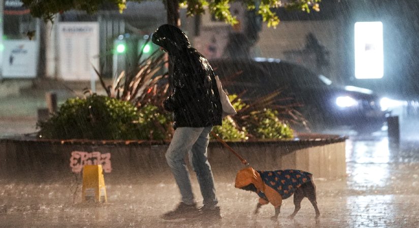 İstanbul’da kuvvetli yağış ve rüzgar. Gece yarısına kadar sürecek