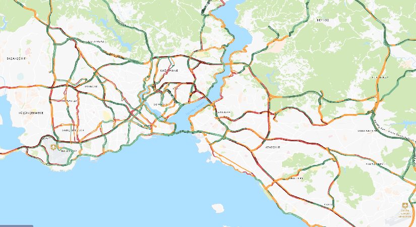 İstanbul’da sağanak sonrası trafik kilitlendi