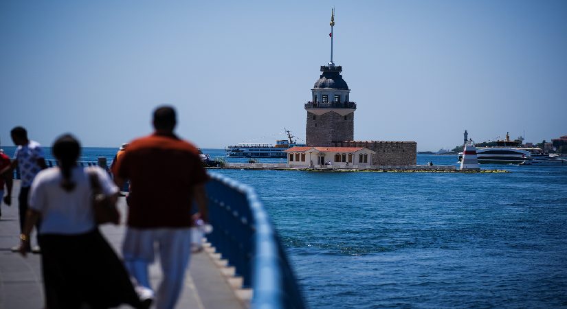 İstanbul’un gündüzü yaz gecesi üşütüyor. Meteoroloji son durumu paylaştı, 10 derece birden düşüyor