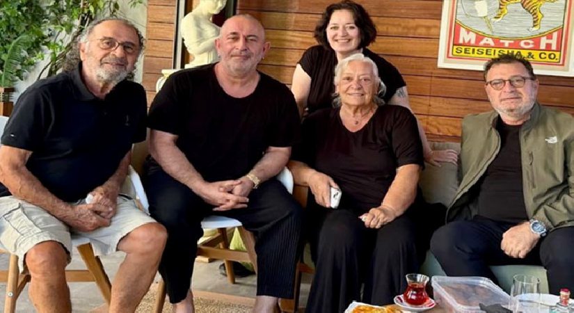 Kalp krizi geçirmişti… Cem Yılmaz’dan ailesiyle birinci paylaşım