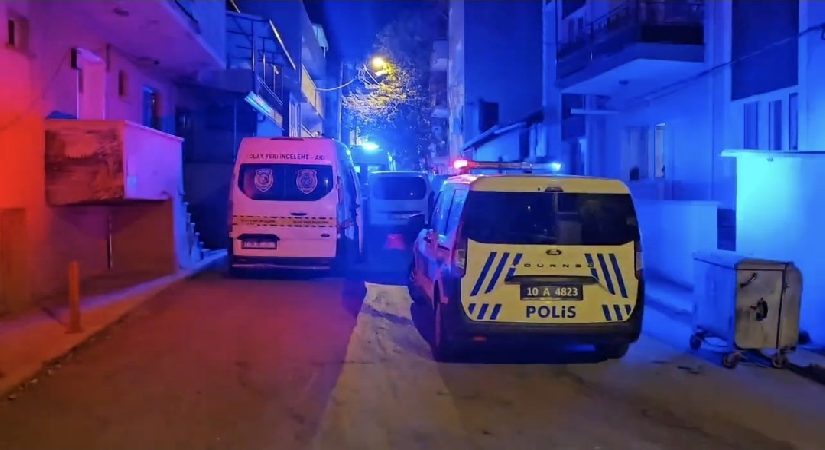 Kardeşlerin bıçaklı arbedesi. 1 meyyit, 1 yaralı