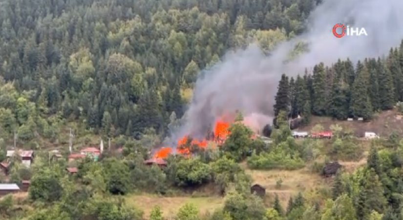 Kastamonu’da köy yangını. Alevler dört konuta sıçradı, müdahale sürüyor