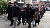 Kendilerini noter olarak tanıtıp 55 ilde dolandırıcılık yapan 18 kuşkulu yakalandı