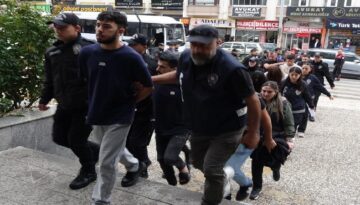Kendilerini noter olarak tanıtıp 55 ilde dolandırıcılık yapan 18 kuşkulu yakalandı