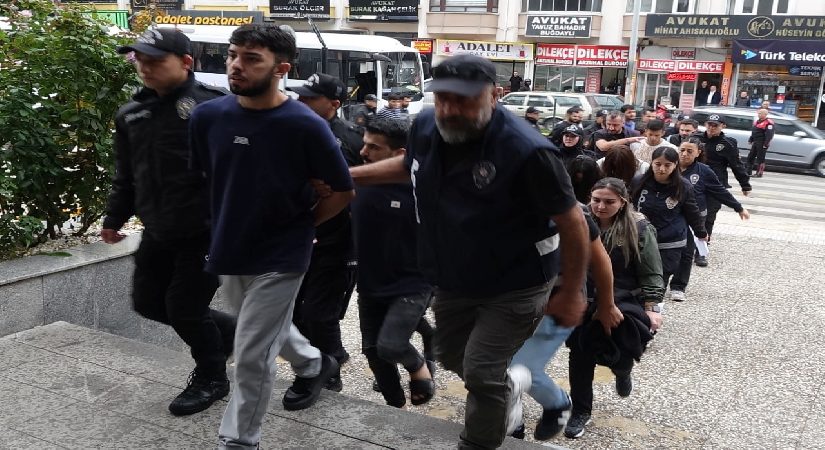Kendilerini noter olarak tanıtıp 55 ilde dolandırıcılık yapan 18 kuşkulu yakalandı