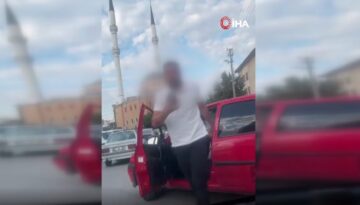 Kendisine korna çalanları mevtle tehdit etti