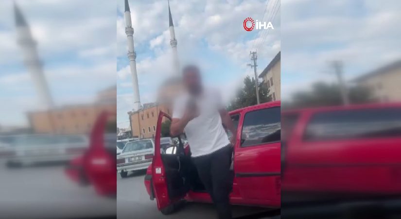 Kendisine korna çalanları mevtle tehdit etti
