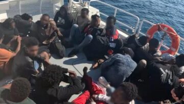 Kıyı Güvenlikten İzmir’de sistemsiz göçmen operasyonu. 56 göçmen yakalandı