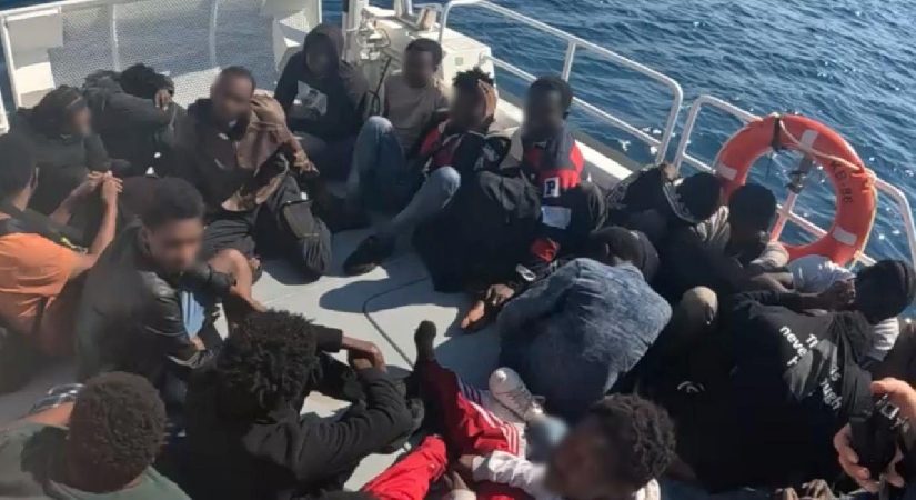 Kıyı Güvenlikten İzmir’de sistemsiz göçmen operasyonu. 56 göçmen yakalandı