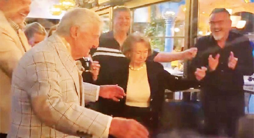 Koç Ailesi’nin iki çınarı dans pistinde
