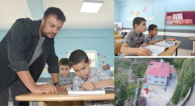 Koca okulda öbür öğrenci yok… Umut öğretmen iki kardeşi geleceği hazırlıyor