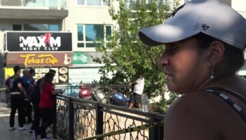 Korkuluklara tırmanan adam 3 saatte ikna edildi. Fransız bayan başından hiç ayrılmadı