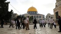 Kudüs Valiliği, Netanyahu ve binlerce İsraillinin Burak Duvarı’na baskın yaptığını duyurdu