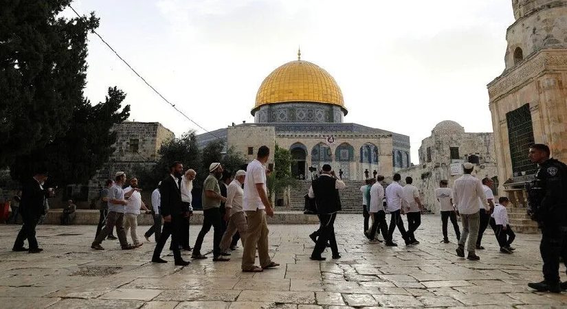 Kudüs Valiliği, Netanyahu ve binlerce İsraillinin Burak Duvarı’na baskın yaptığını duyurdu