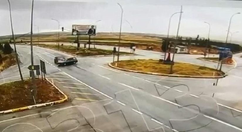 Kütahya’da iki arabanın çarpıştığı kaza kamerada; 2 meyyit, 8 yaralı