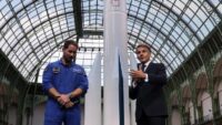 Macron’dan uzayda bağımsızlık daveti. “Yolcu mu olacağız, pilot mu?”
