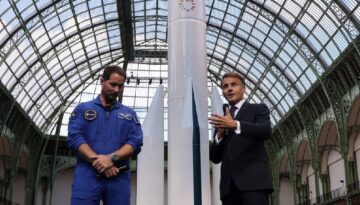 Macron’dan uzayda bağımsızlık daveti. “Yolcu mu olacağız, pilot mu?”