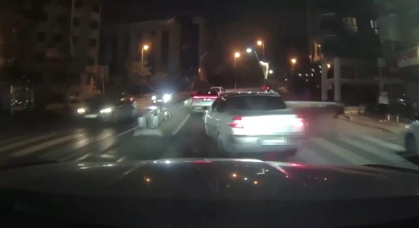 Makas atarak trafiği tehlikeye düşüren şoföre 90 bin lira ceza