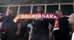 Maliyeti belirli oldu. Galatasaray, Fransız futbolcu Bitshiabu’yu takımına kattı