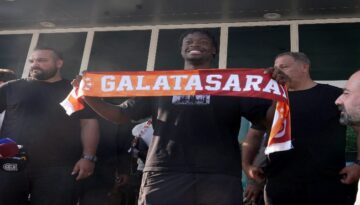 Maliyeti belirli oldu. Galatasaray, Fransız futbolcu Bitshiabu’yu takımına kattı