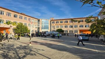 Manisa Turgutlu’da lisenin önünde silahlı taarruz: 3 öğrencinin durumu kritik