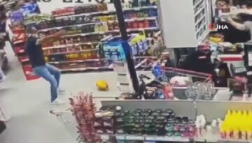 Markette silahlı düello. Müşterilerin arasında birbirlerine kurşun yağdırdılar