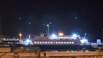 Marmara’da Panik. Feribot iskeleye çarptı.
