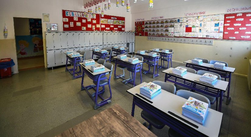 MEB fiyatsız ders kitapları dağıtmaya başladı