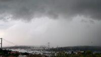 Meteorolojiden sağanak alarmı. İş çıkış saatine dikkat, kuvvetli yağış ve fırtına geliyor