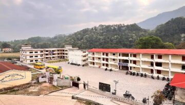 Nepal’deki sellerde yıkılan okulun müdürü, 900 öğrencisinin hayatını nasıl kurtardığını anlattı