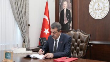 Öğretmenlere ve bakanlık işçisine ileti