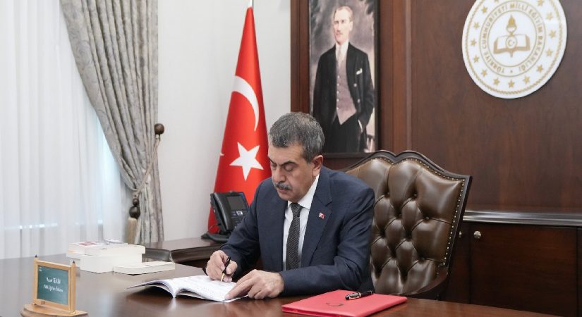 Öğretmenlere ve bakanlık işçisine ileti