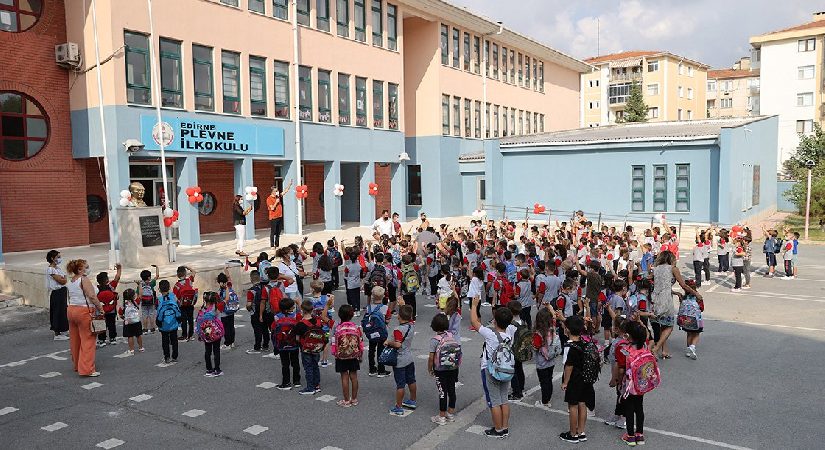 Okullar ne vakit açılacak, bugün açıldı mı? 2026-2027 MEB tatil takvimi